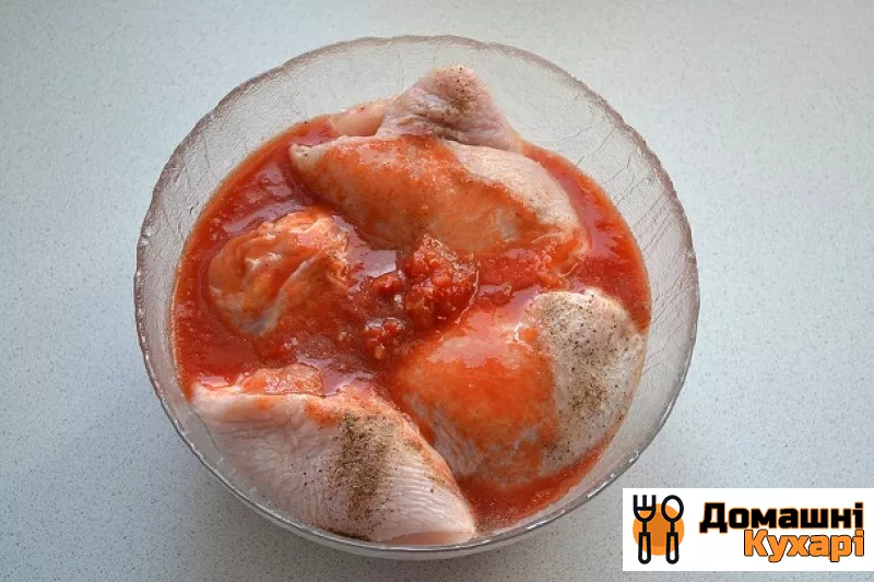 Курячі стегенця в томатному соусі - фото крок 4