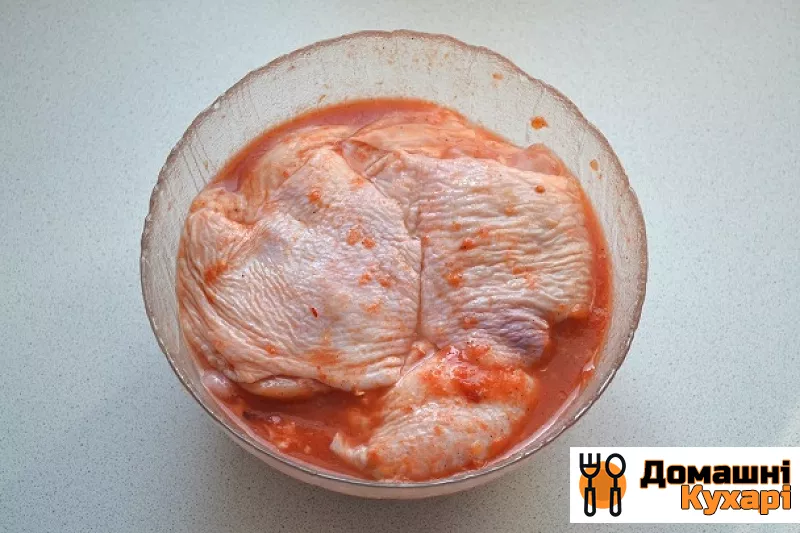 Курячі стегенця в томатному соусі - фото крок 5
