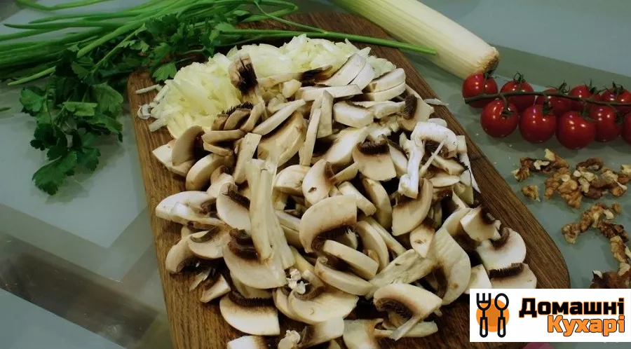 Курячий салат з грибами і сиром - фото крок 3