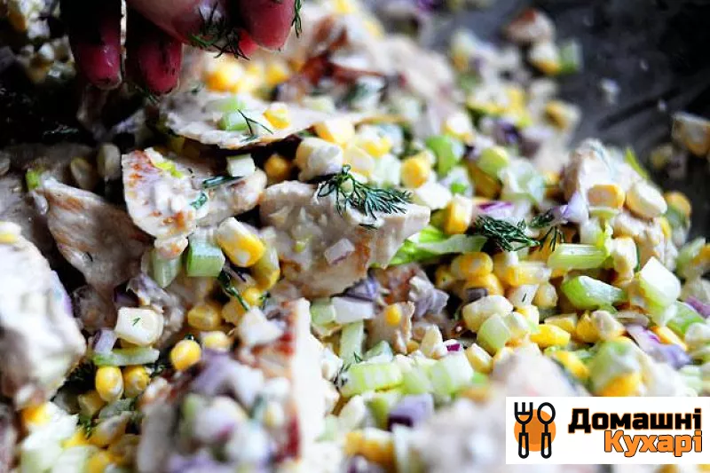 Курячий салат з сиром фета і кукурудзою - фото крок 5