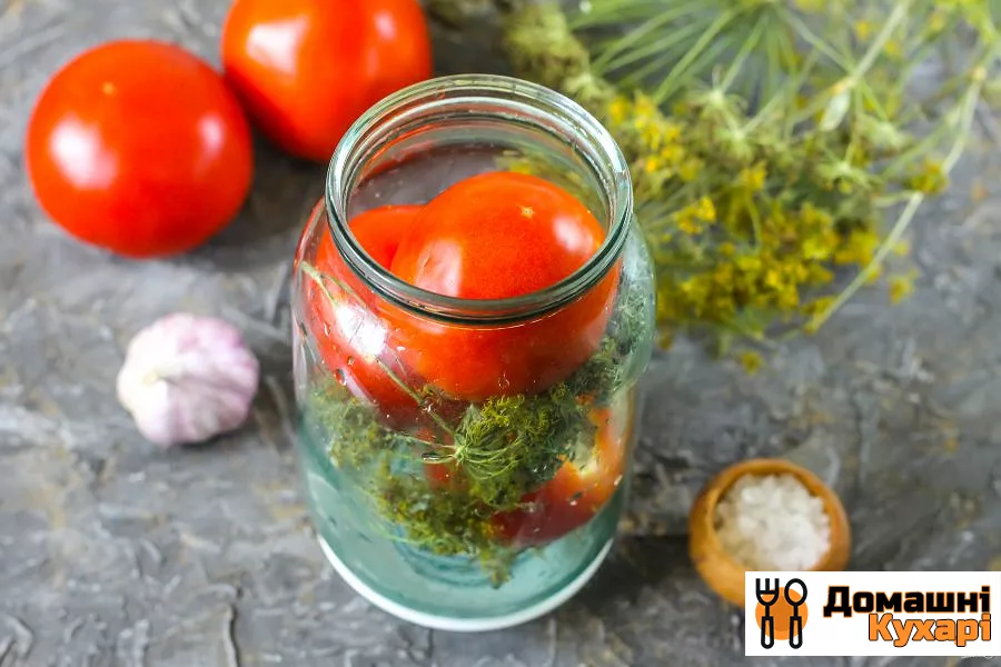 Квашені помідори з часником і зеленню - фото крок 2