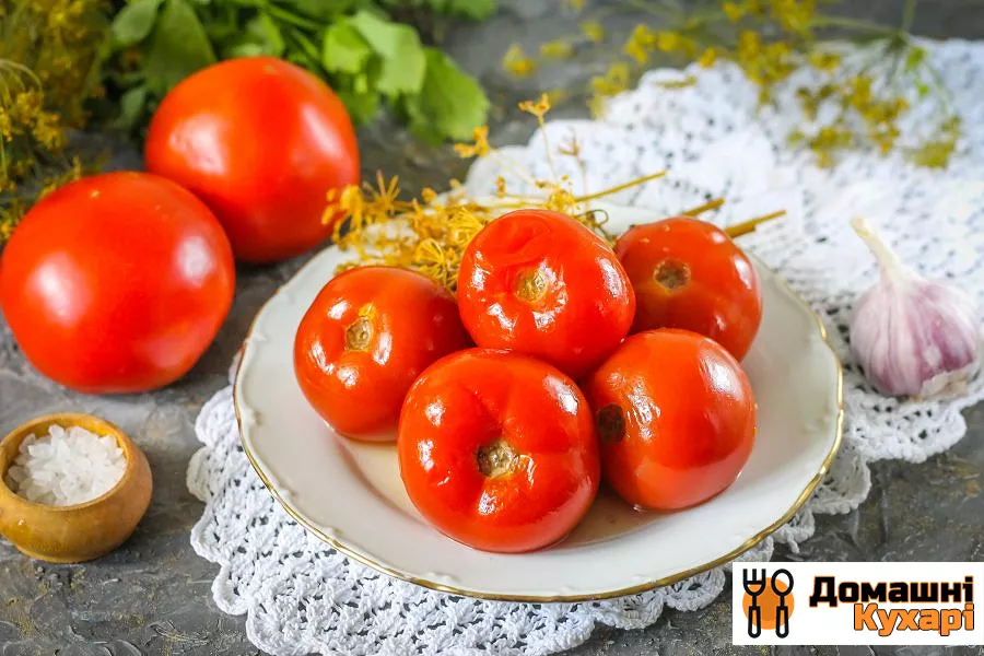 Квашені помідори з часником і зеленню - фото крок 8