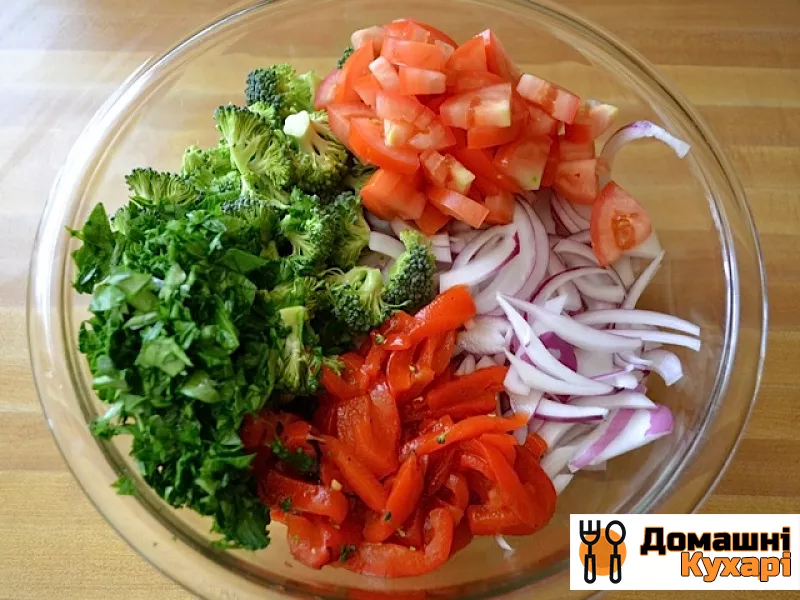 Літній салат з макаронами і овочами - фото крок 2