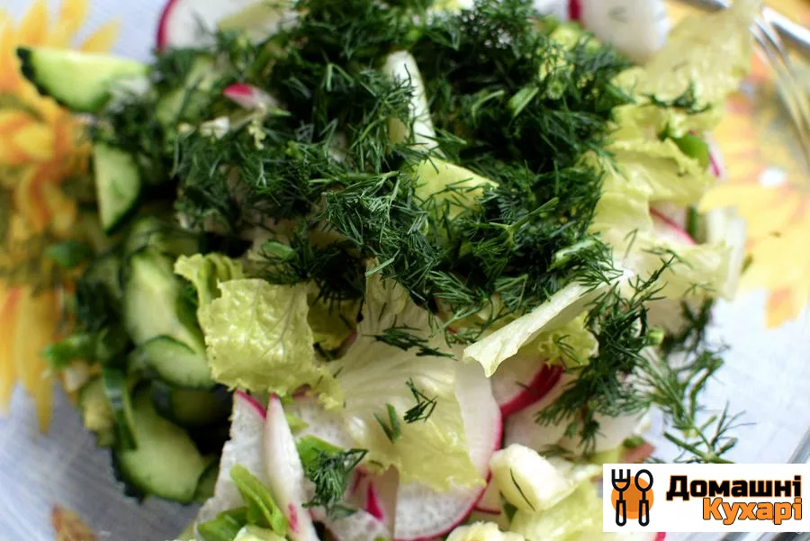 Літній салат з редискою і черемшею - фото крок 3